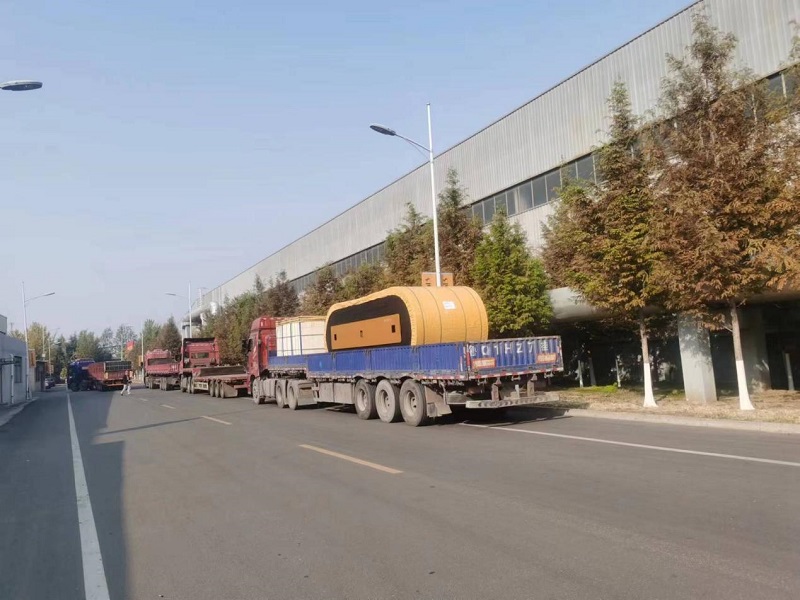 Visokozmogljiv zvitek transportnega traku z jekleno vrvjo, pripravljen za pošiljanje rudarskemu projektu Laos